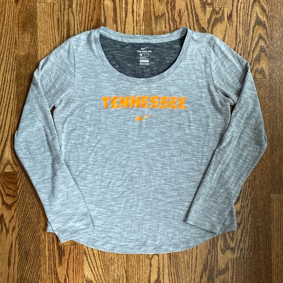 Excellent condition, Gray Nike Long Sleeve Tennessee Shirt size women’s medium - Picture 1 of 7